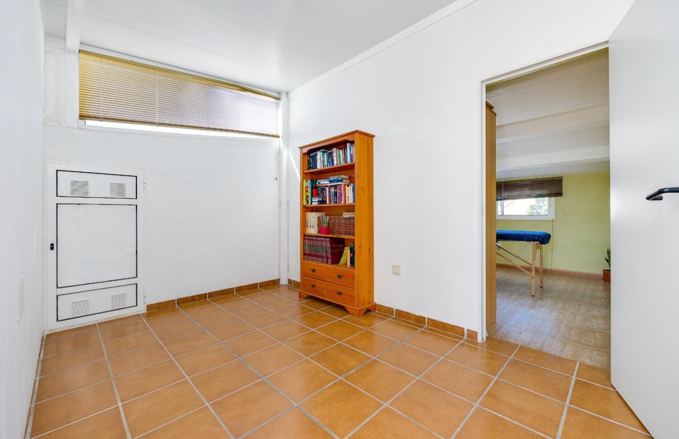 Resale - Townhouse - Torrevieja - Aguas nuevas 2