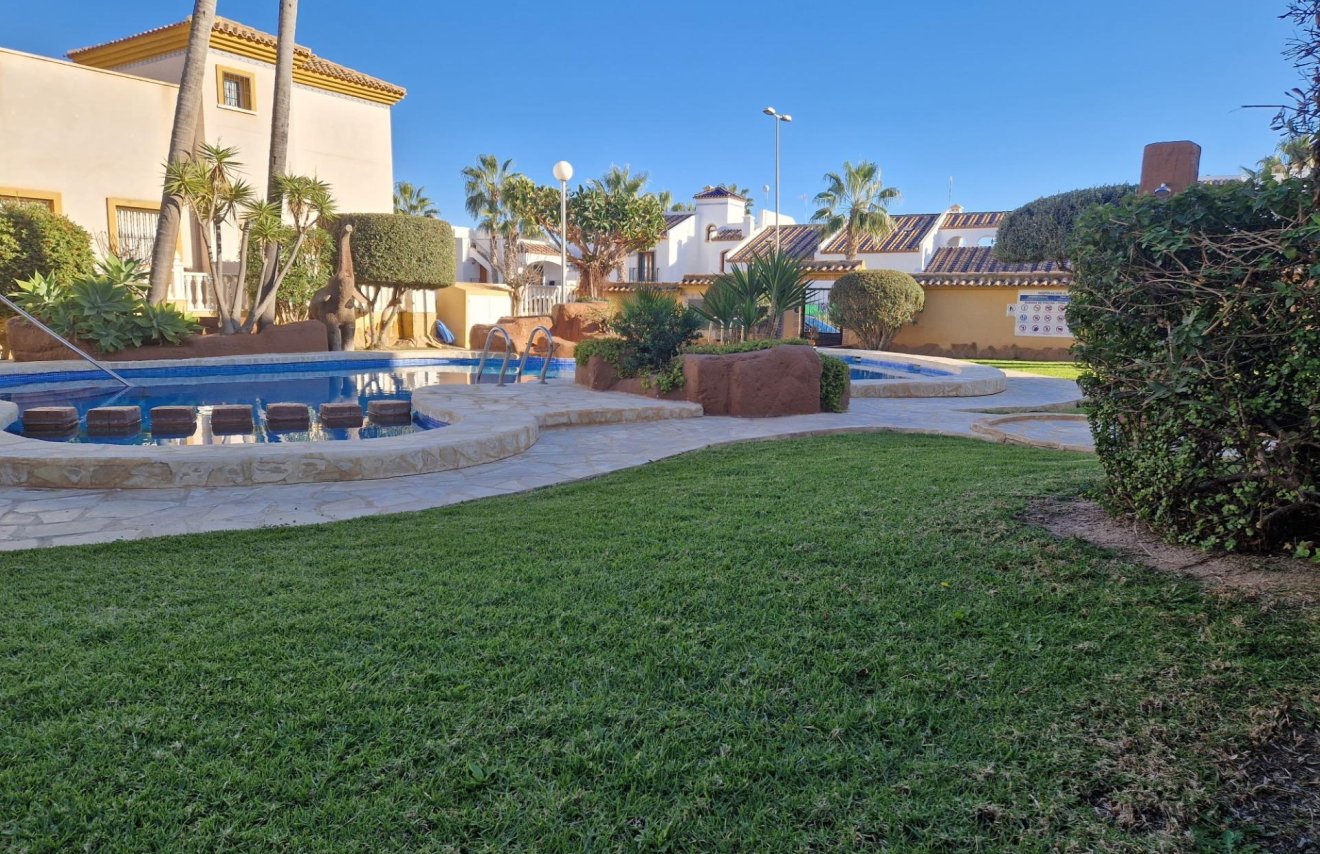 Resale - Casa - Orihuela Costa - Villamartín-Las Filipinas