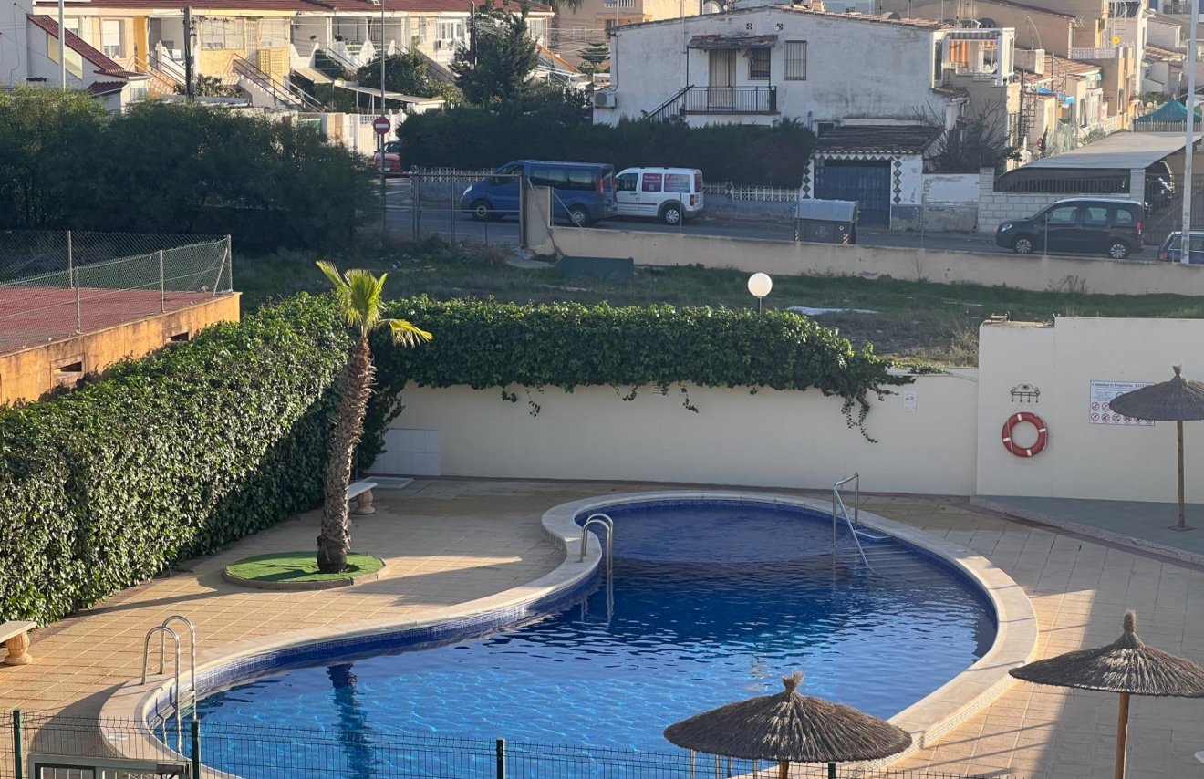 Resale - Chalet - Torrevieja - Aguas Nuevas