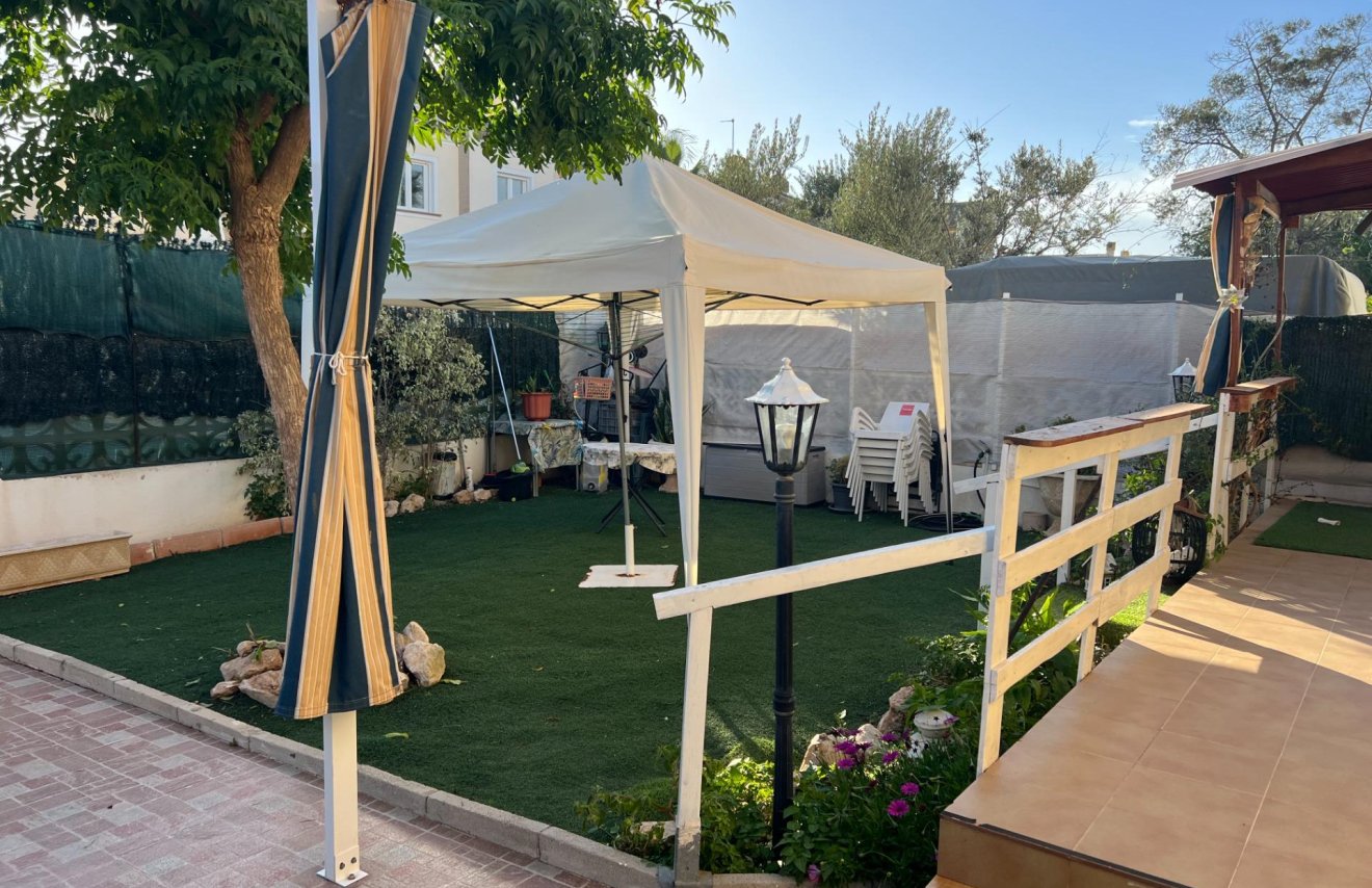 Resale - Chalet - Torrevieja - Aguas Nuevas