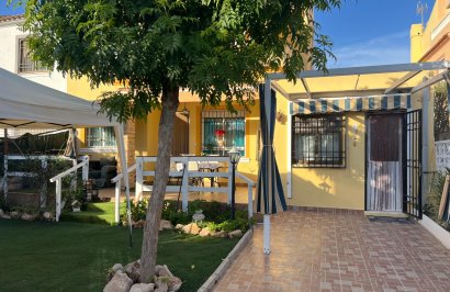 Resale - Chalet - Torrevieja - Aguas Nuevas