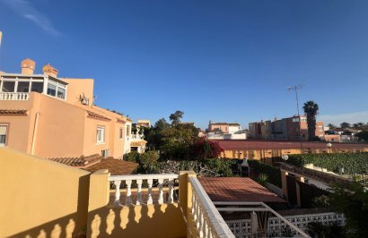 Resale - Chalet - Torrevieja - Aguas Nuevas