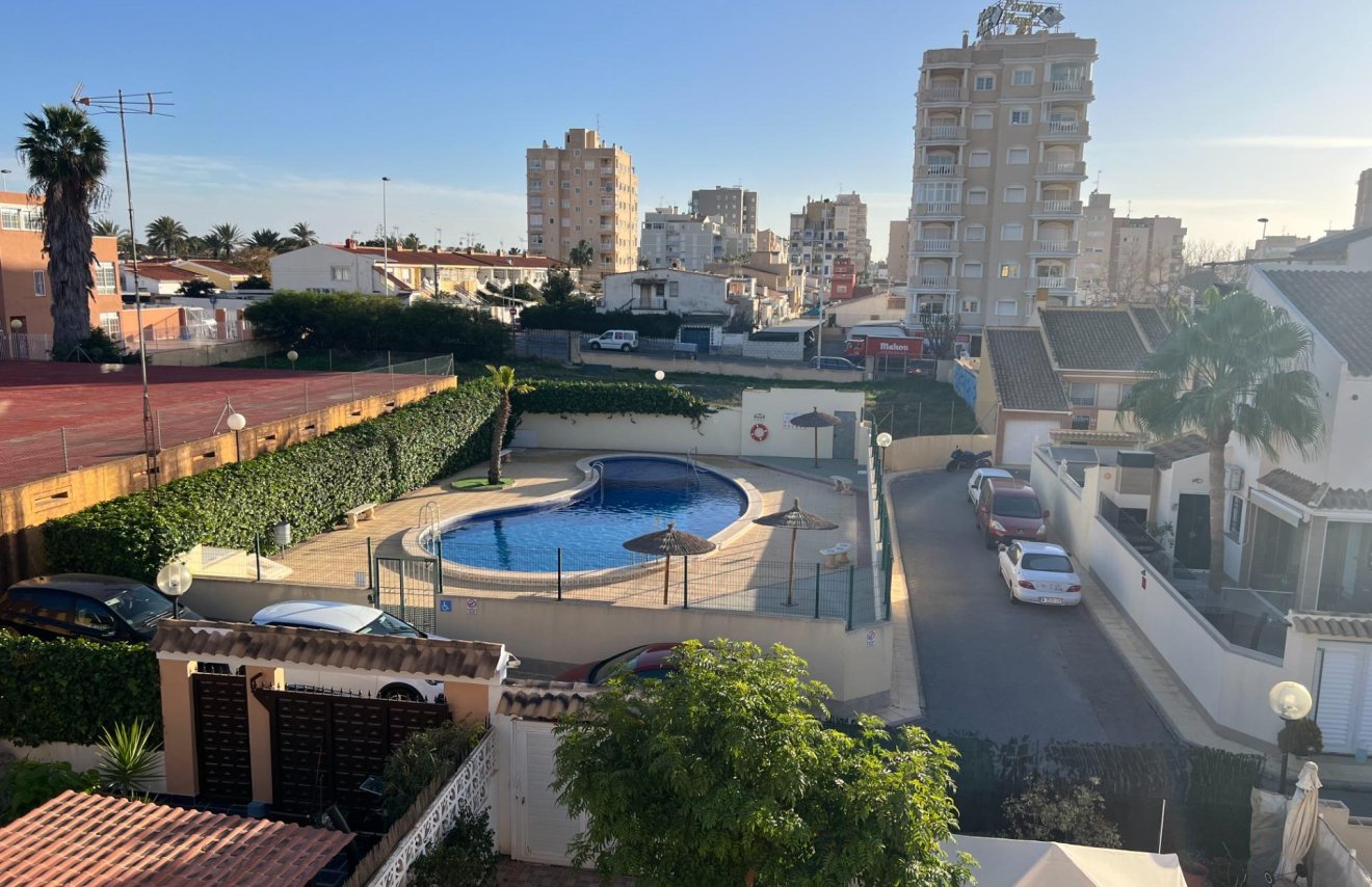 Resale - Chalet - Torrevieja - Aguas Nuevas