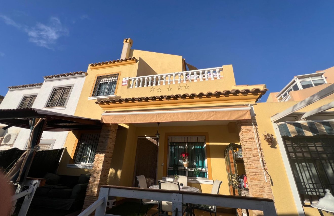Resale - Chalet - Torrevieja - Aguas Nuevas