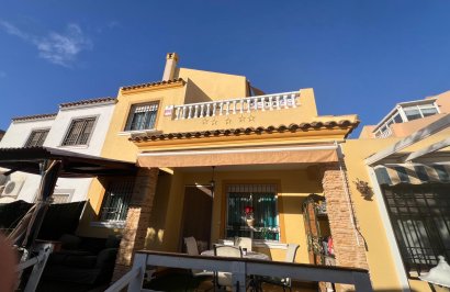 Resale - Chalet - Torrevieja - Aguas Nuevas