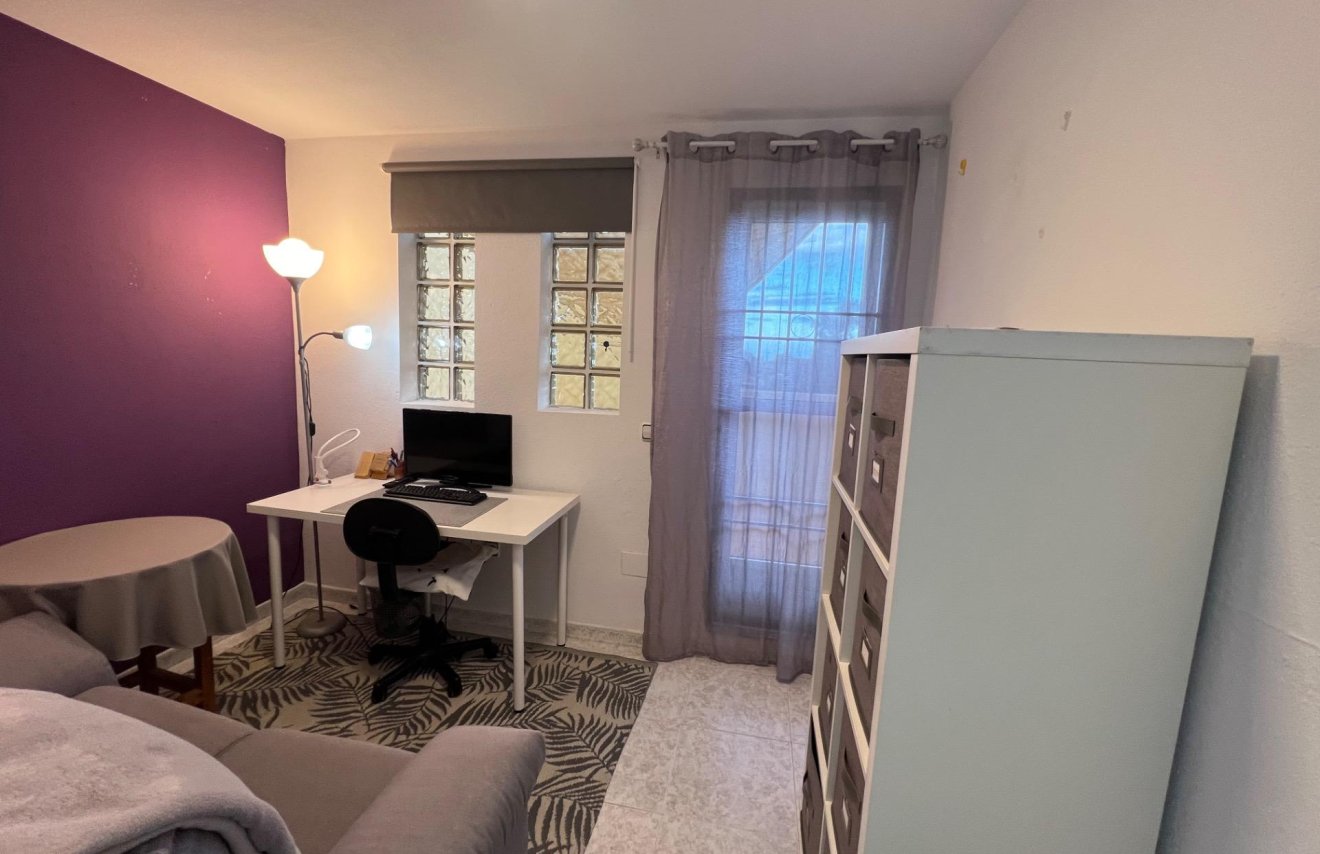 Resale - Chalet - Torrevieja - Aguas Nuevas