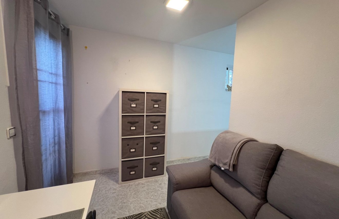 Resale - Chalet - Torrevieja - Aguas Nuevas