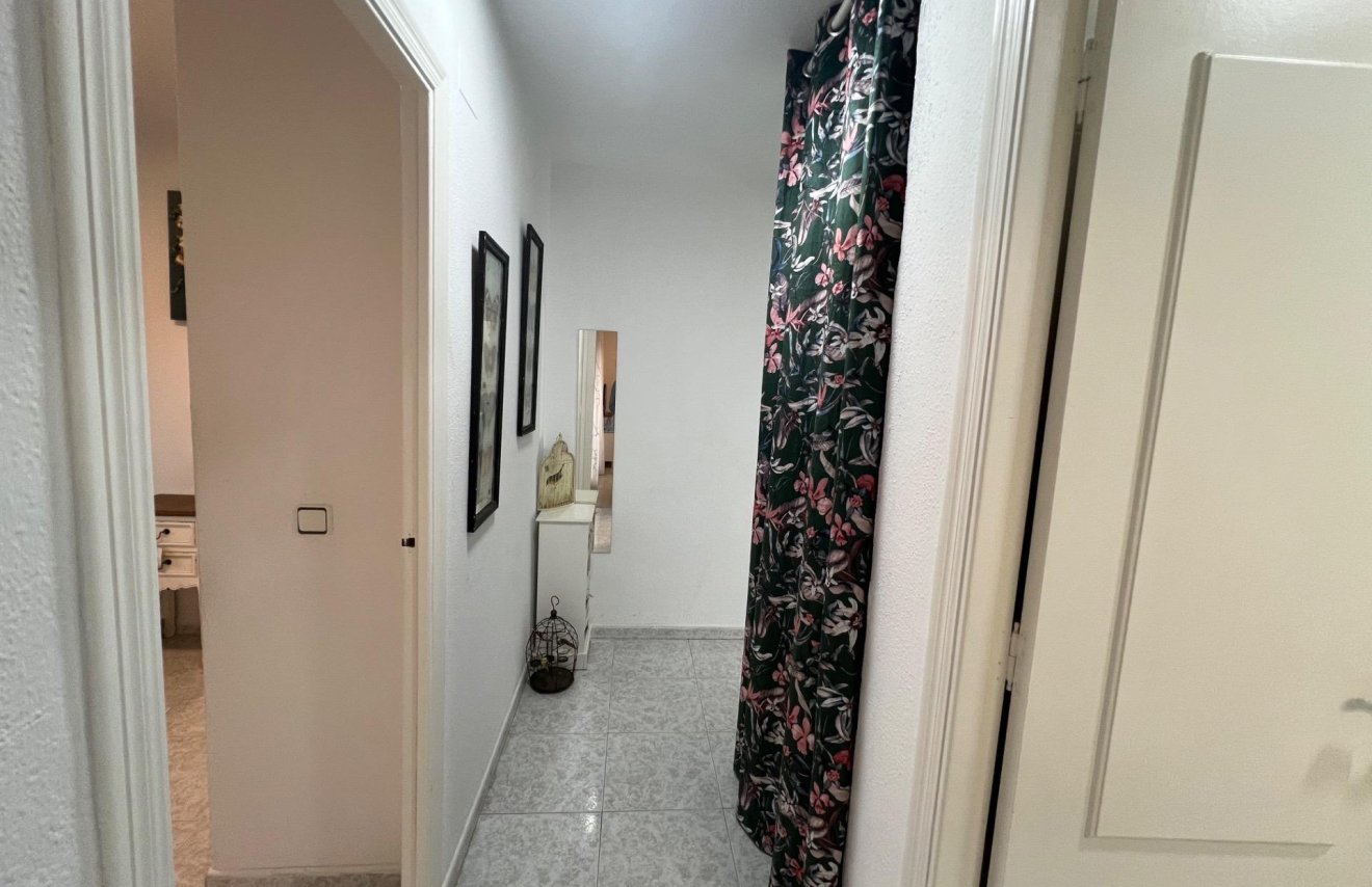 Resale - Chalet - Torrevieja - Aguas Nuevas