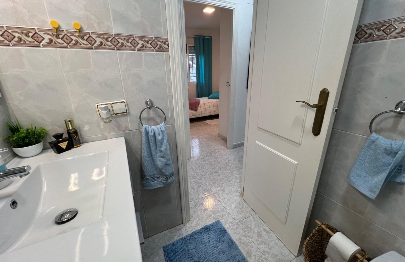 Resale - Chalet - Torrevieja - Aguas Nuevas
