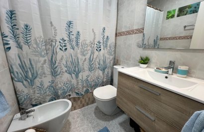 Resale - Chalet - Torrevieja - Aguas Nuevas