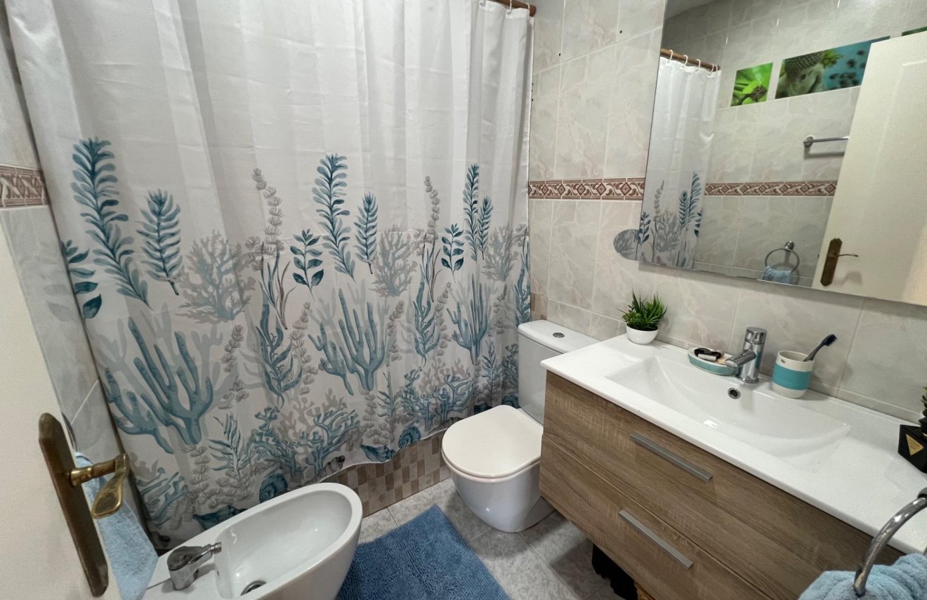 Resale - Chalet - Torrevieja - Aguas Nuevas
