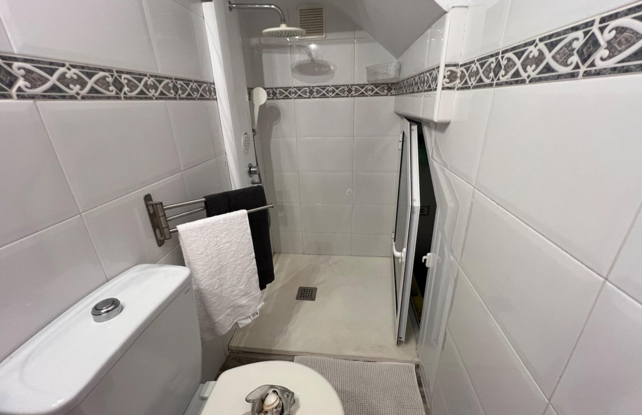 Resale - Chalet - Torrevieja - Aguas Nuevas