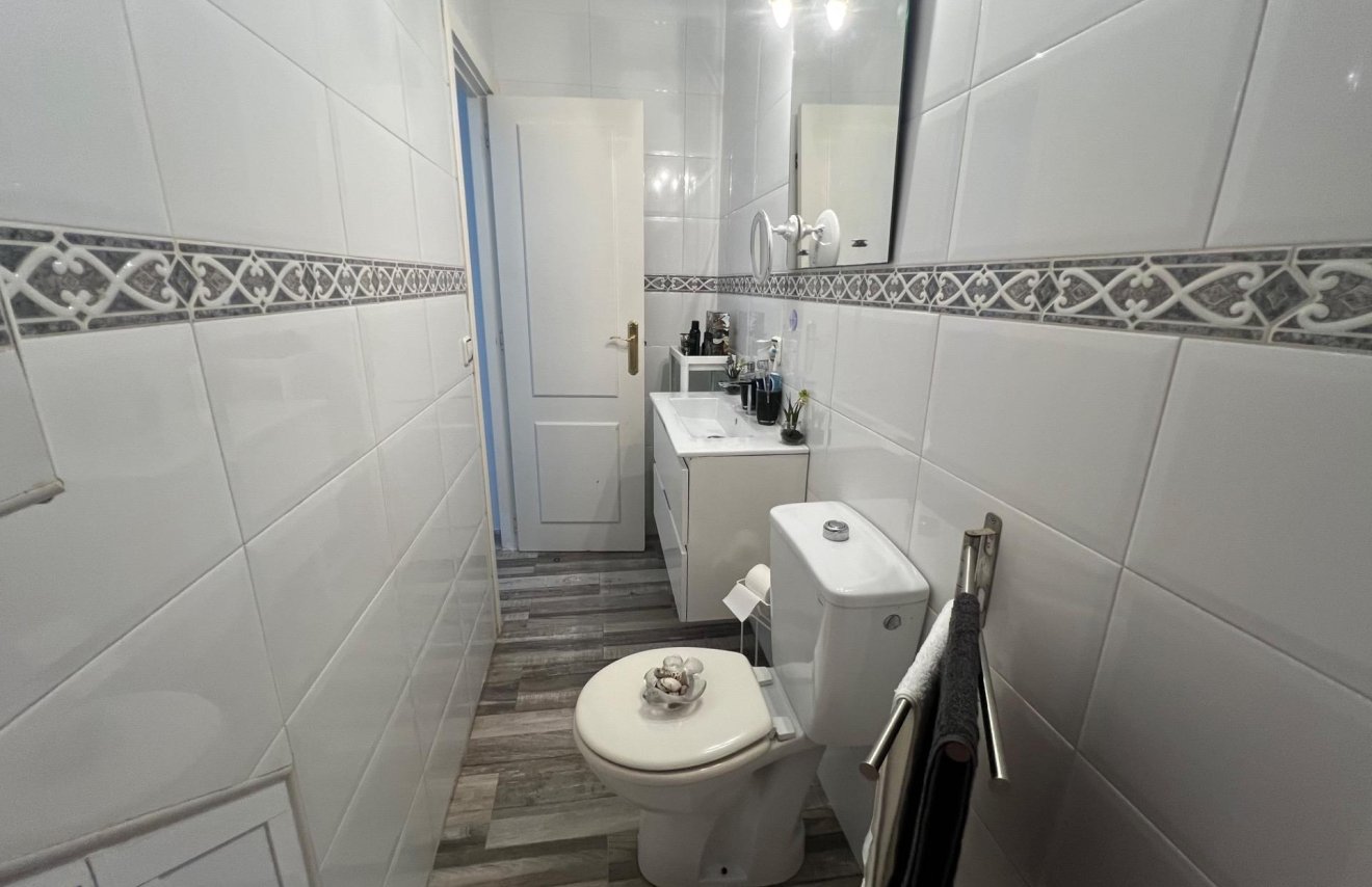 Resale - Chalet - Torrevieja - Aguas Nuevas