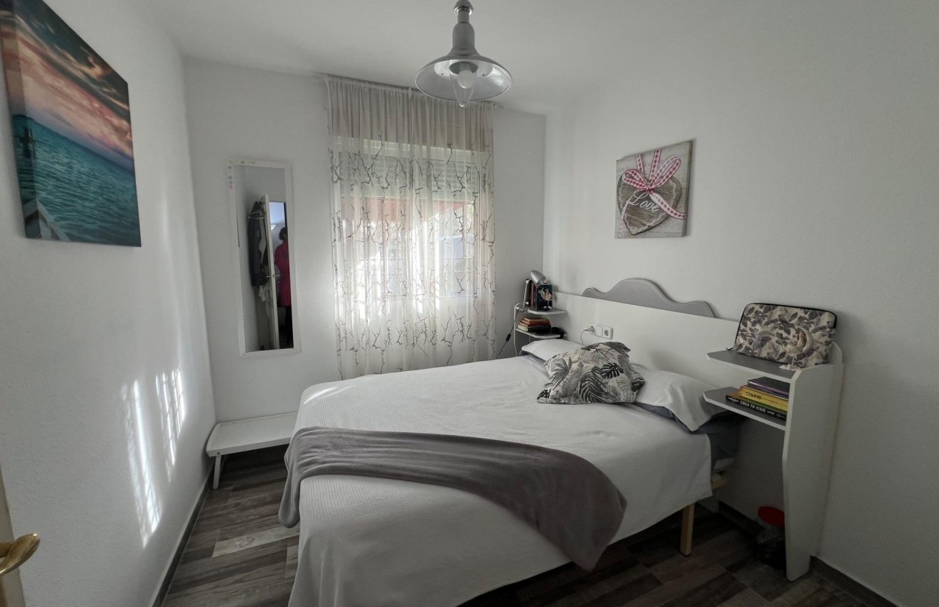 Resale - Chalet - Torrevieja - Aguas Nuevas