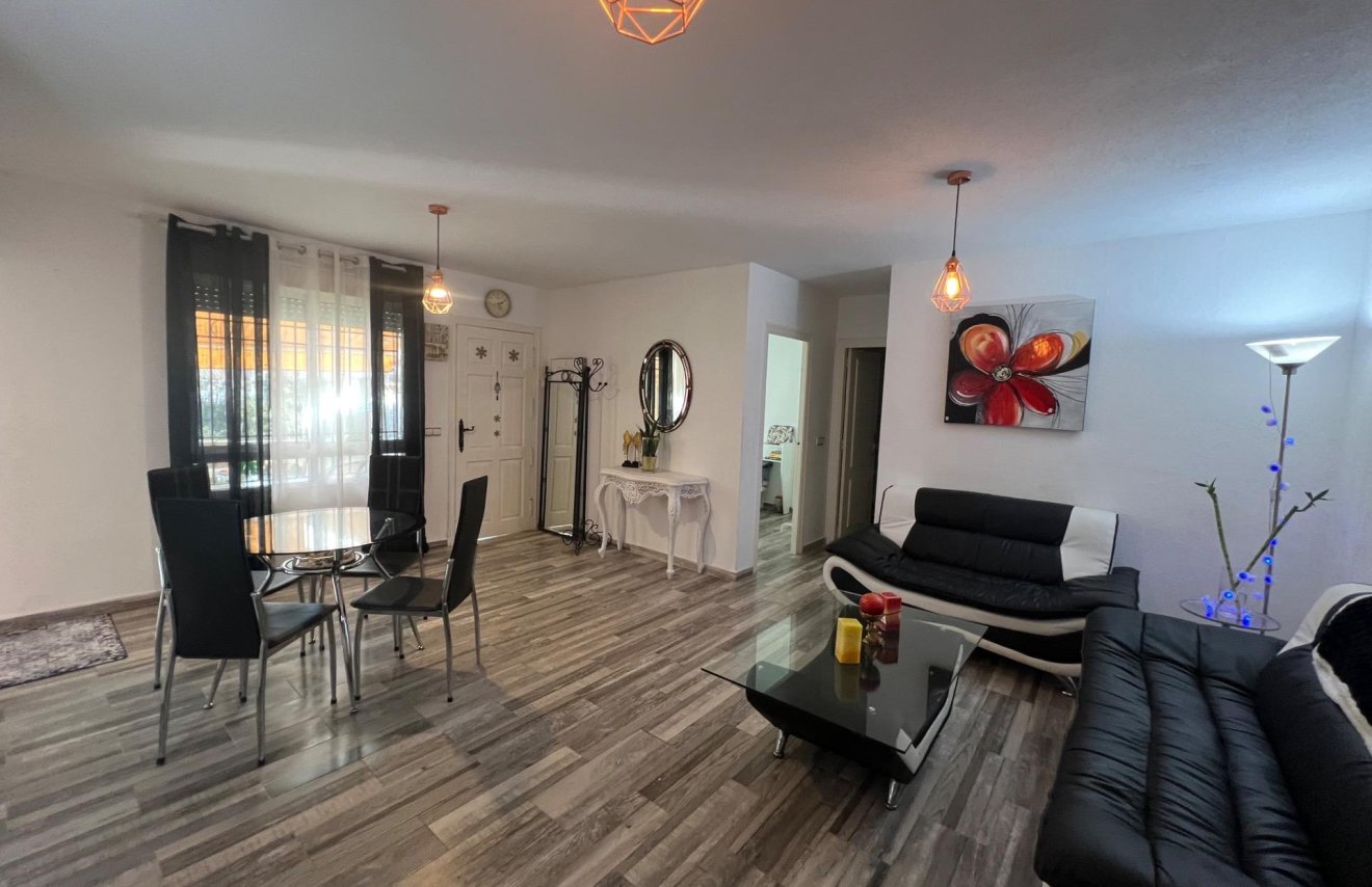 Resale - Chalet - Torrevieja - Aguas Nuevas