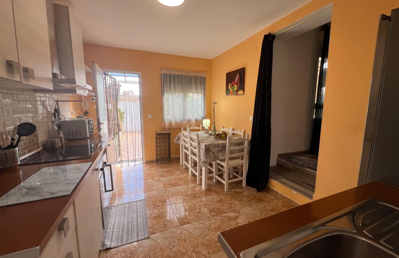 Resale - Chalet - Torrevieja - Aguas Nuevas