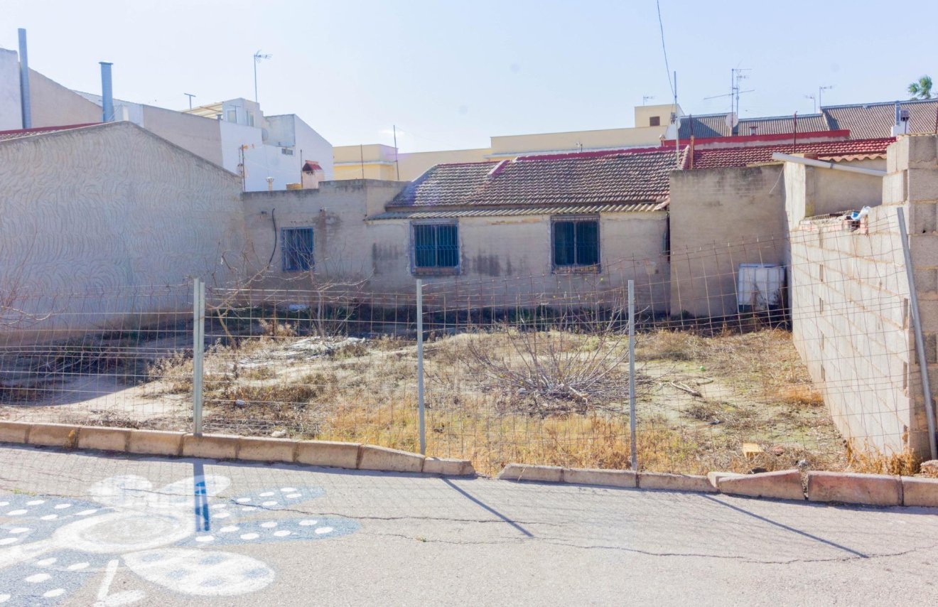 Reventa - Terreno urbano - Orihuela - Molins-Campaneta-San Bartolomé