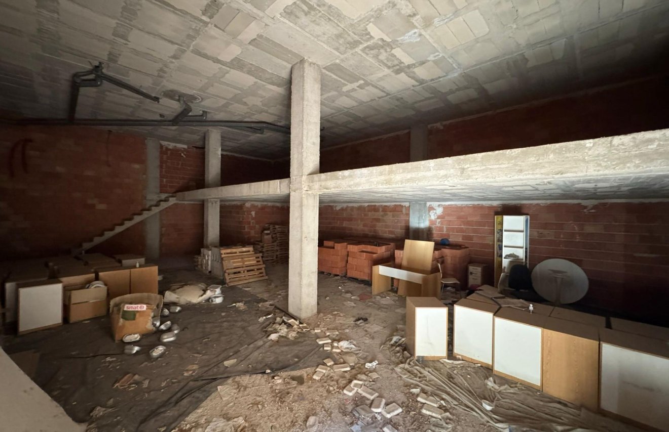 Resale - Local comercial - Albatera