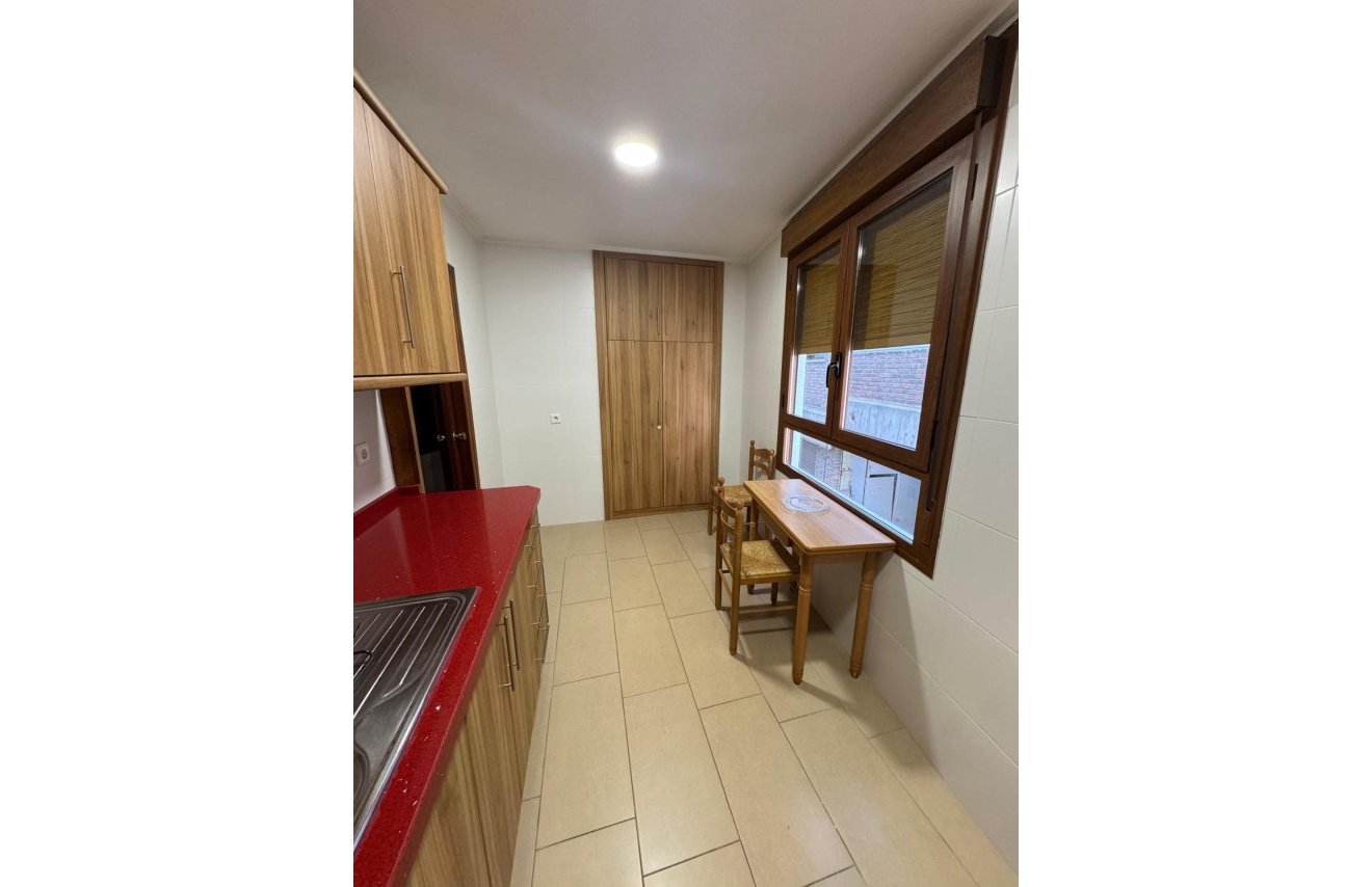 Alquiler a largo plazo - Piso - Orihuela - Zona Centro