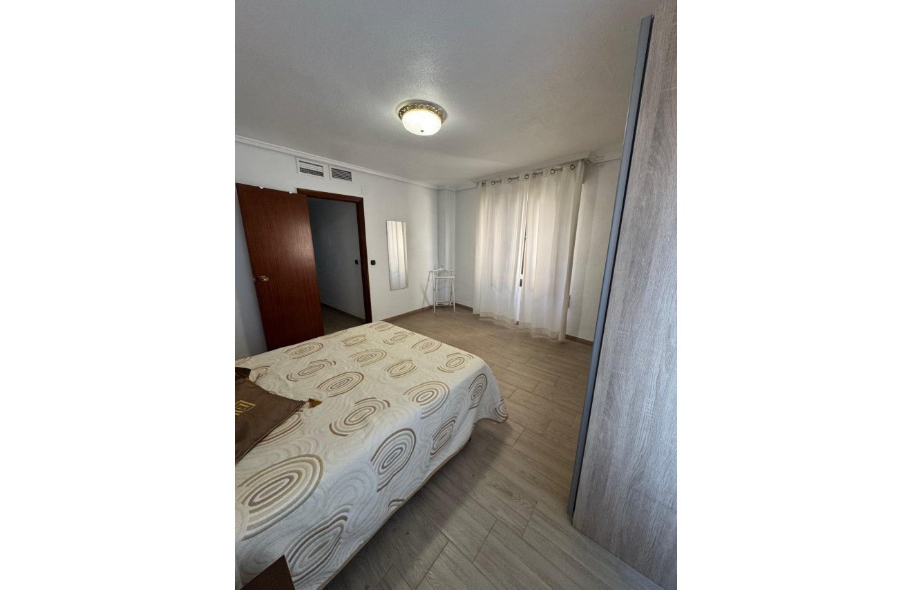 Alquiler a largo plazo - Piso - Orihuela - Zona Centro