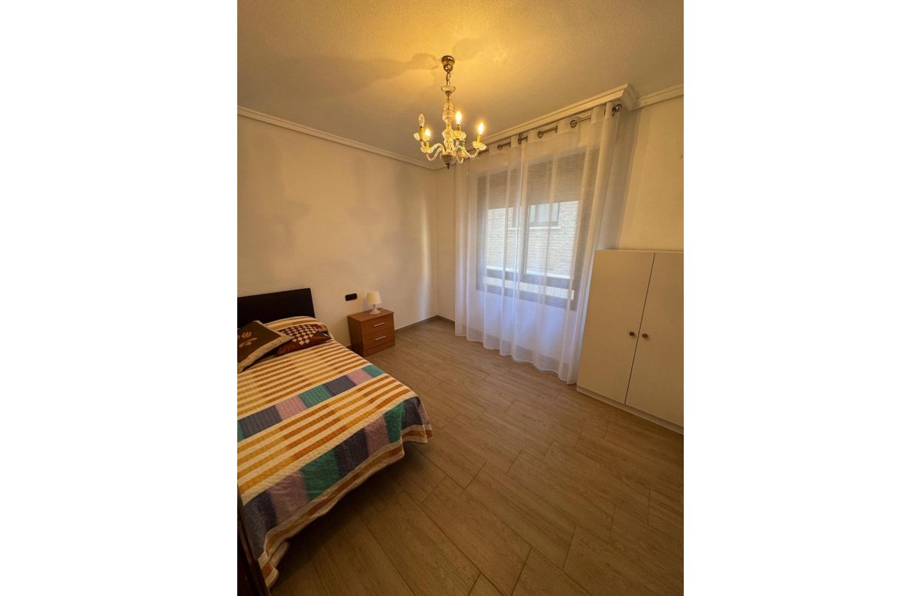 Alquiler a largo plazo - Piso - Orihuela - Zona Centro
