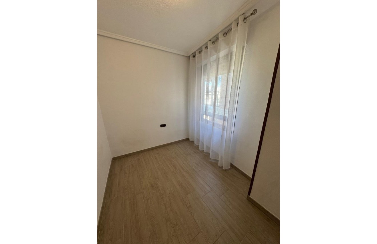 Alquiler a largo plazo - Piso - Orihuela - Zona Centro