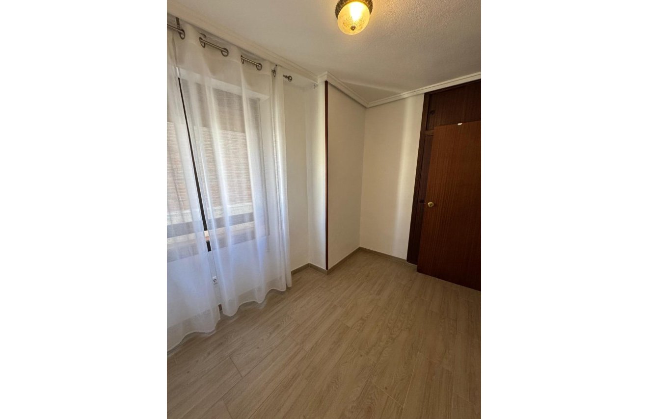 Alquiler a largo plazo - Piso - Orihuela - Zona Centro