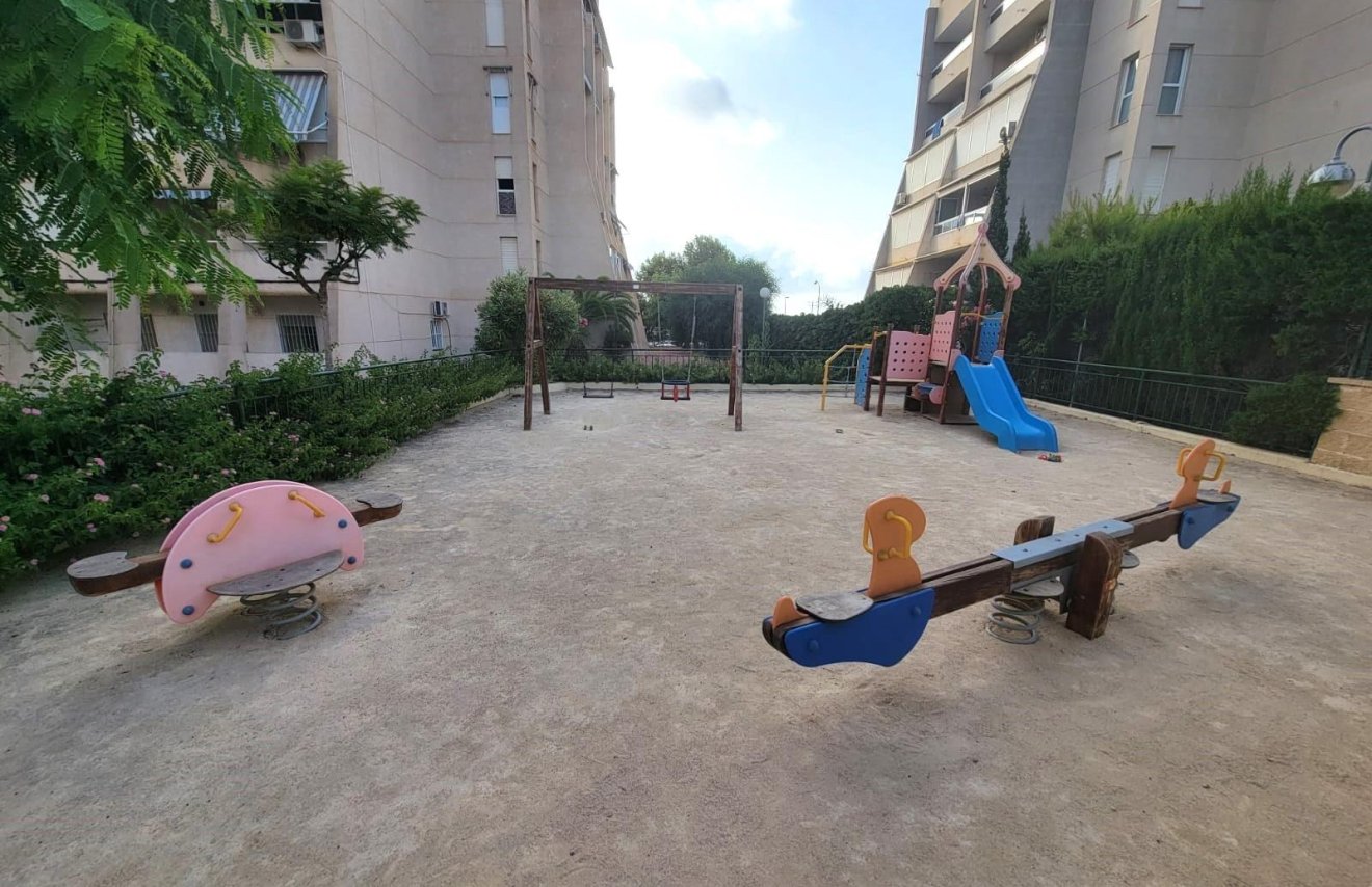 Reventa - Planta baja - Torrevieja - Aguas Nuevas