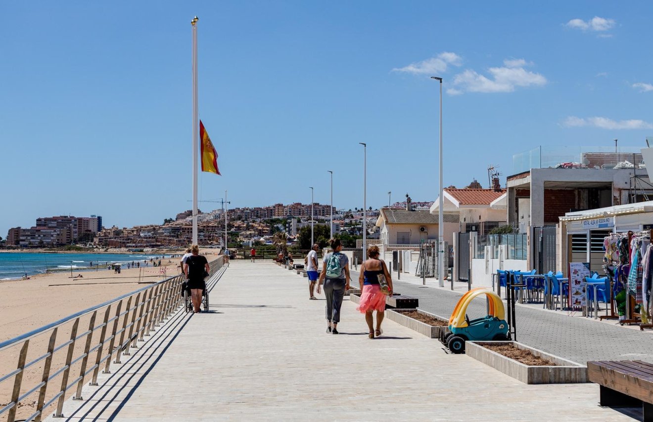 Resale - Bungalow Planta Baja - Torrevieja - Cabo cervera