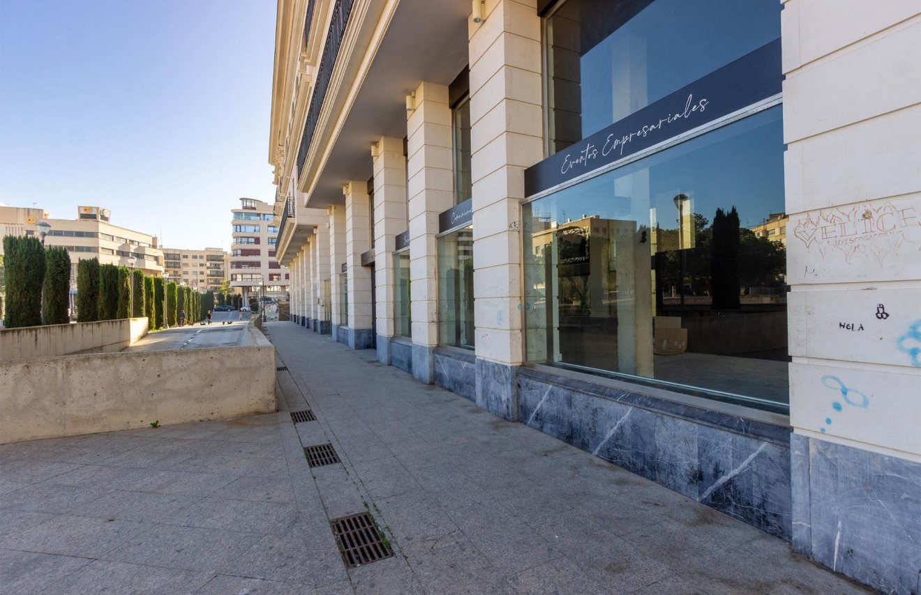 Alquiler a largo plazo - Local comercial - Orihuela - Zona Centro