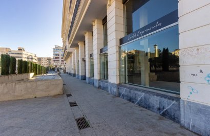 Alquiler a largo plazo - Local comercial - Orihuela - Zona Centro