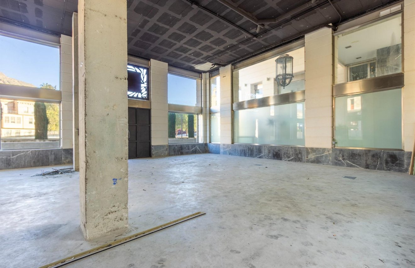 Alquiler a largo plazo - Local comercial - Orihuela - Zona Centro