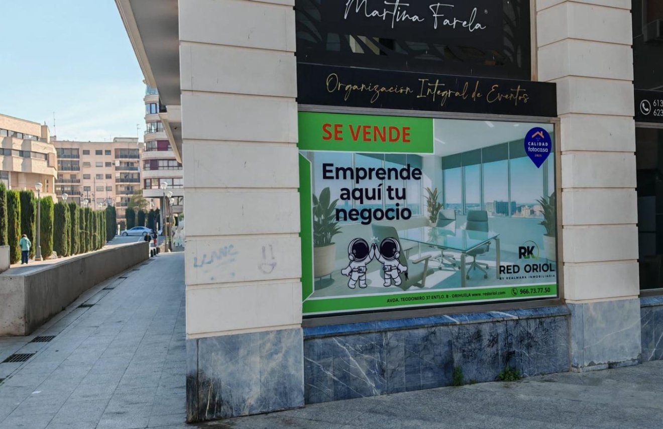 Alquiler a largo plazo - Local comercial - Orihuela - Zona Centro