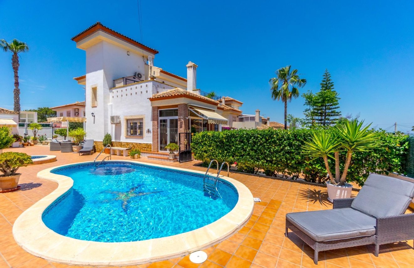 Reventa - Villa - San Miguel de Salinas - Ciudad de las comunicaciones