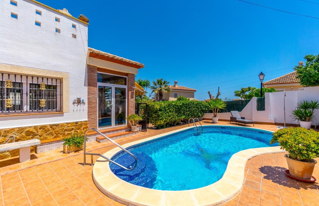 Reventa - Villa - San Miguel de Salinas - Ciudad de las comunicaciones