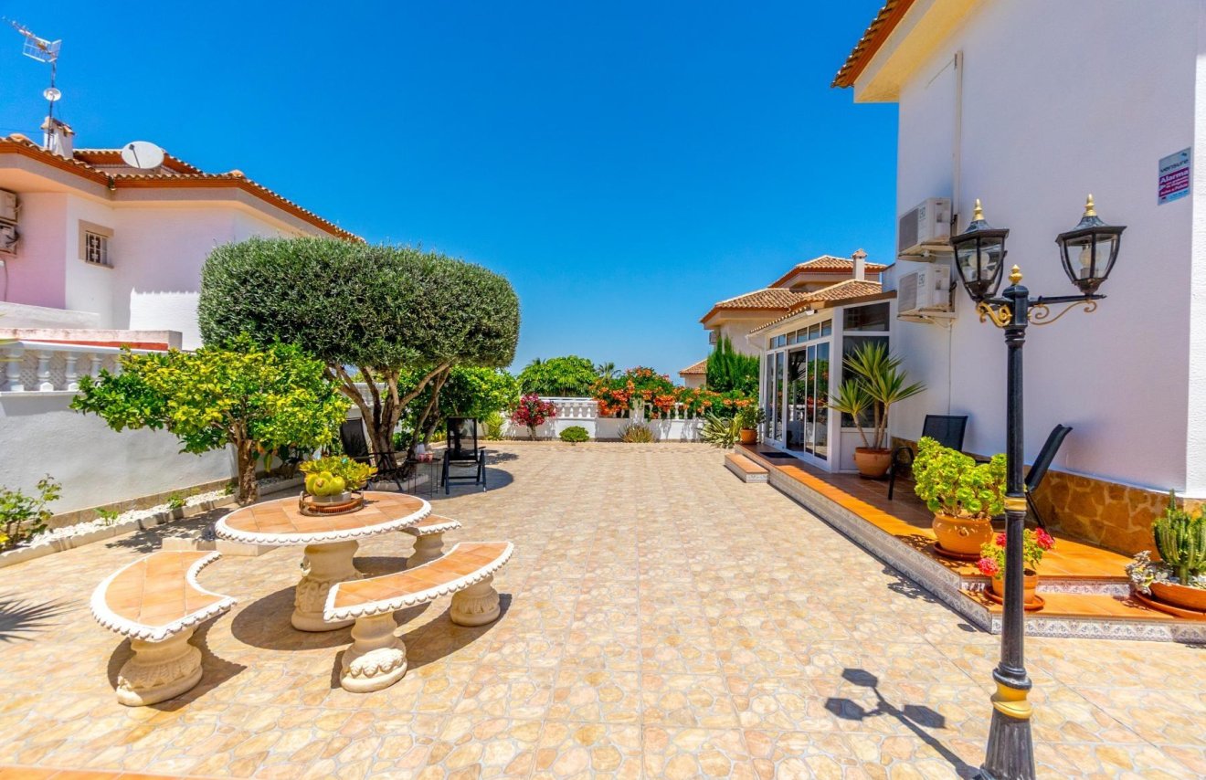 Reventa - Villa - San Miguel de Salinas - Ciudad de las comunicaciones