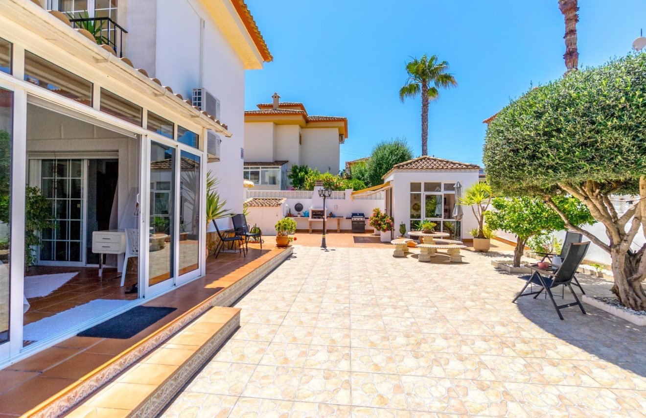 Reventa - Villa - San Miguel de Salinas - Ciudad de las comunicaciones