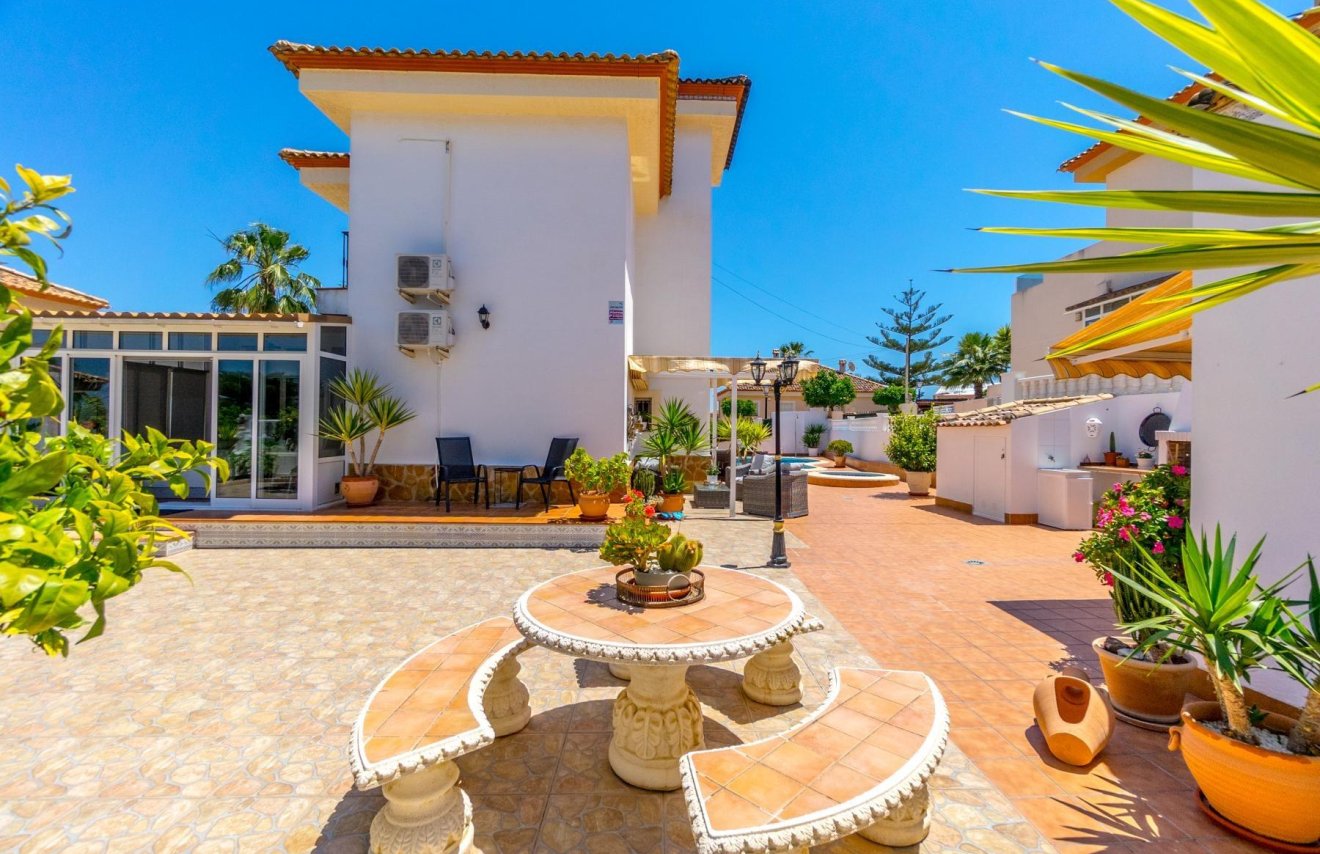 Reventa - Villa - San Miguel de Salinas - Ciudad de las comunicaciones