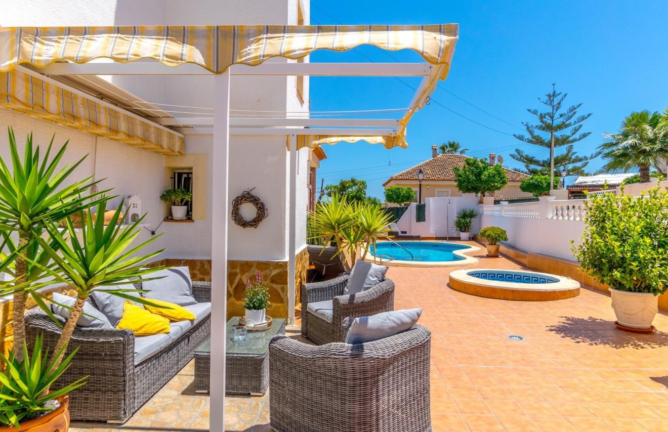 Reventa - Villa - San Miguel de Salinas - Ciudad de las comunicaciones