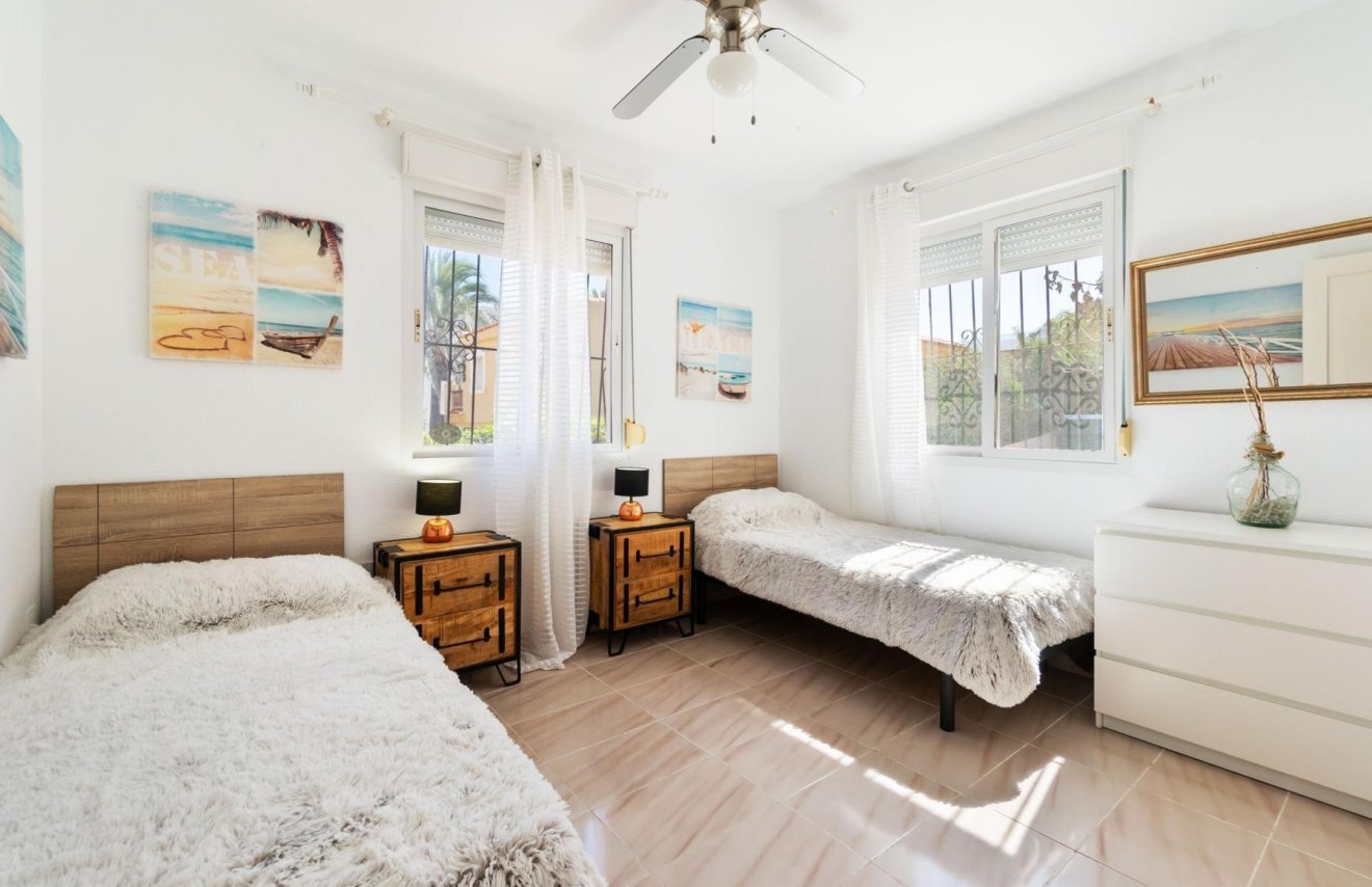 Reventa - Chalet - Orihuela Costa - La Zenia