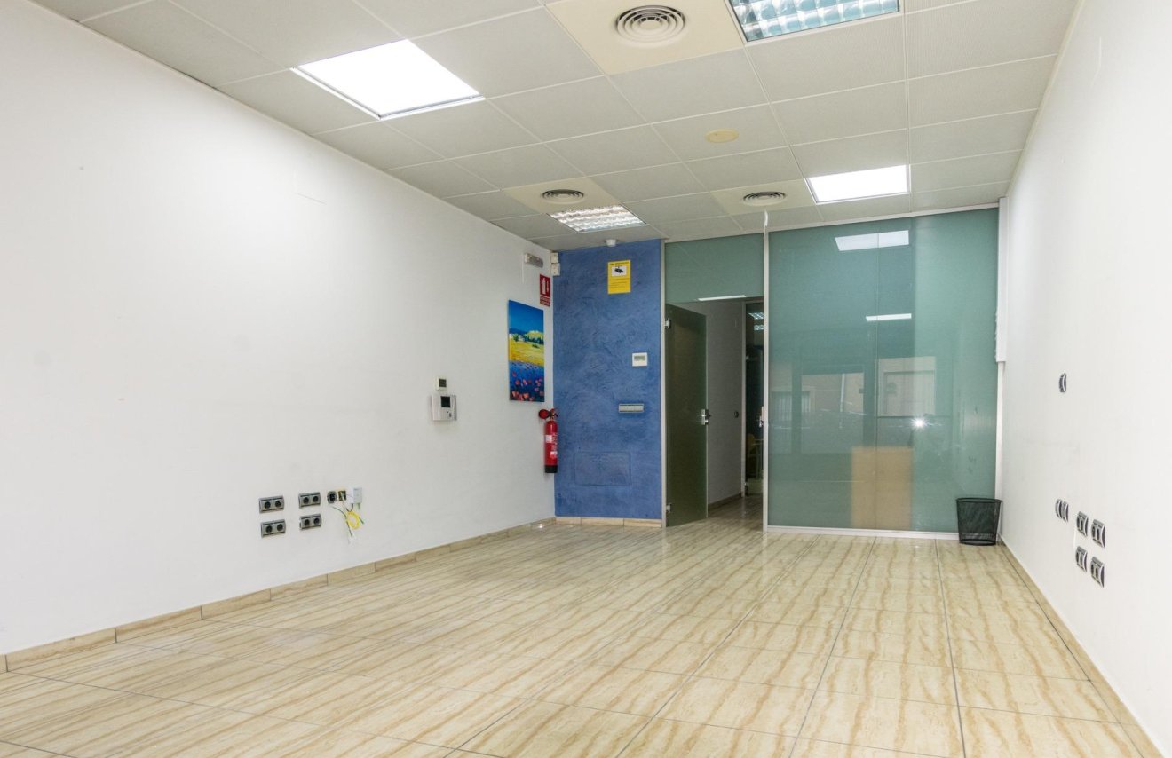 Reventa - Local comercial - Almoradí - Centro urbano 2