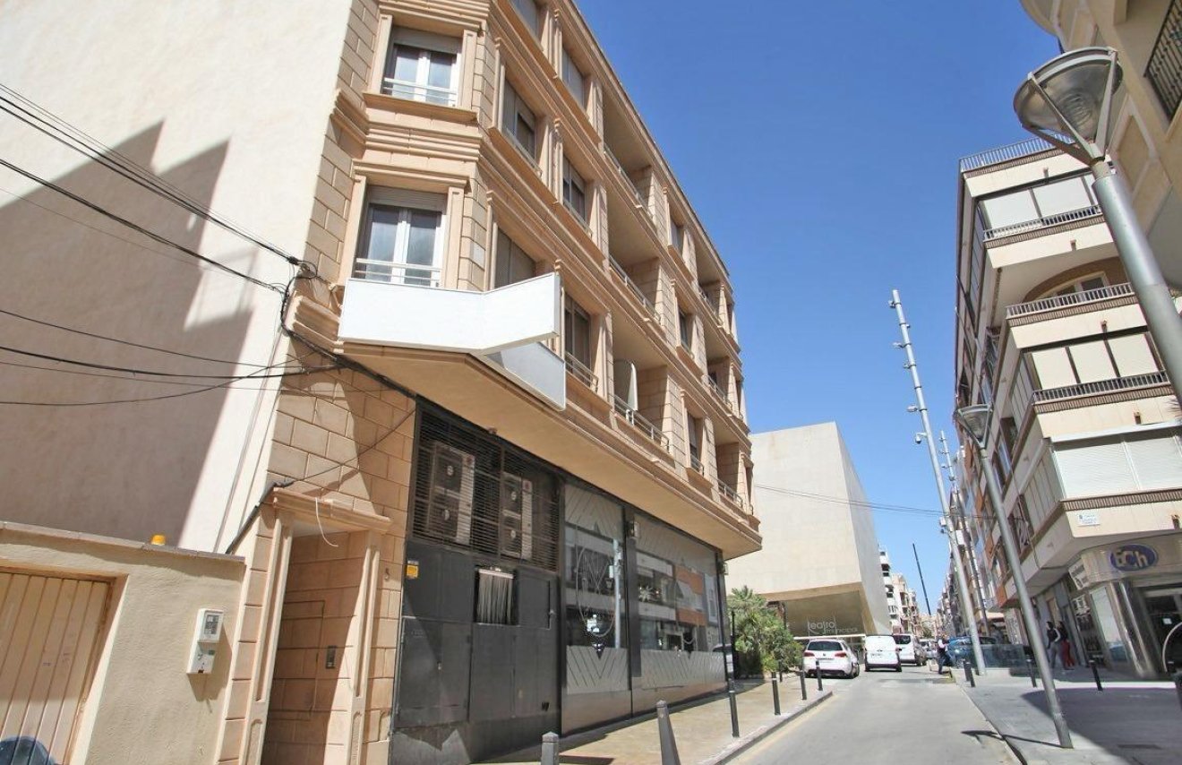 Reventa - Edificio - Torrevieja - Centro