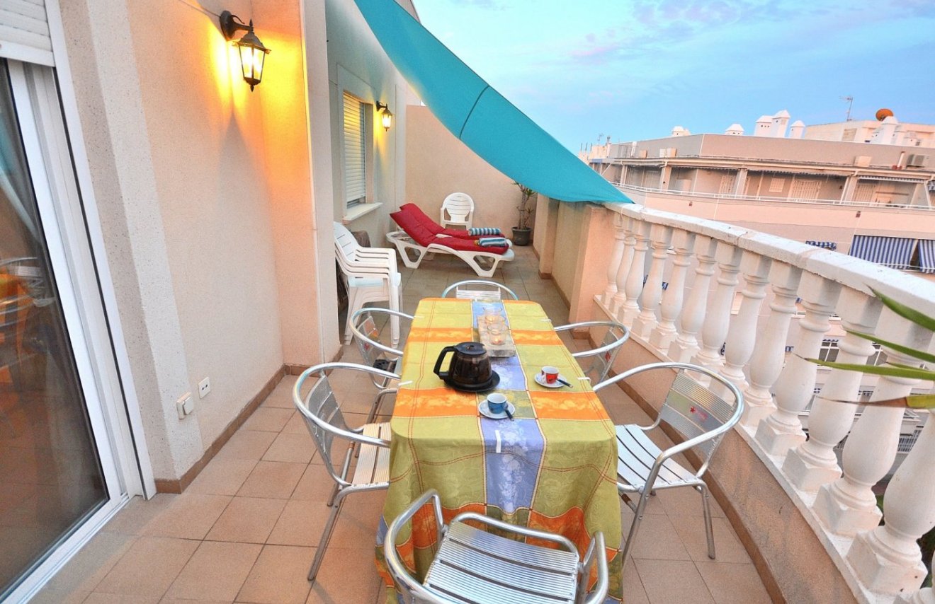 Alquiler a largo plazo - Ático - Torrevieja - Playa del Cura