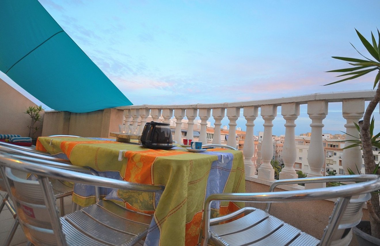 Alquiler a largo plazo - Ático - Torrevieja - Playa del Cura