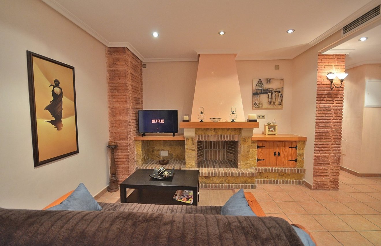 Alquiler a largo plazo - Ático - Torrevieja - Playa del Cura