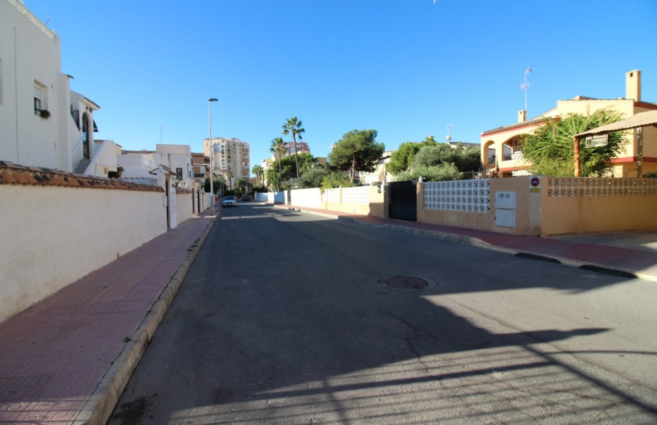 Reventa - Garaje - Torrevieja - Rosaleda-los frutales