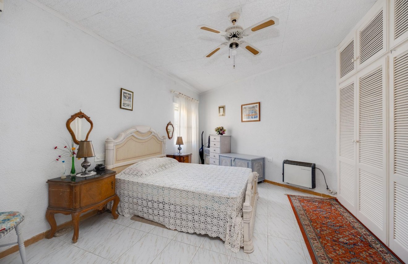 Reventa - Chalet - Torrevieja - Aguas Nuevas