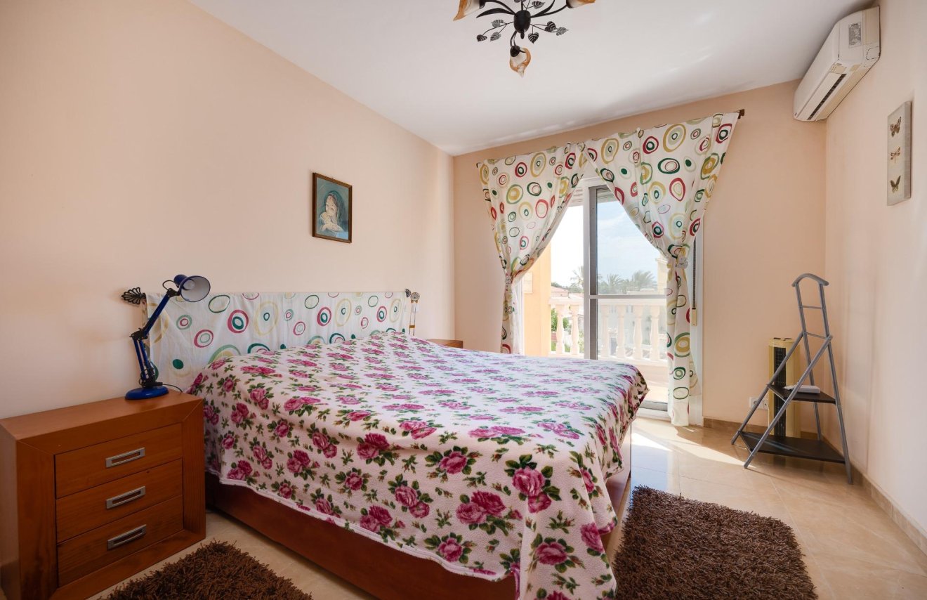 Reventa - Chalet - Torrevieja - Aguas Nuevas