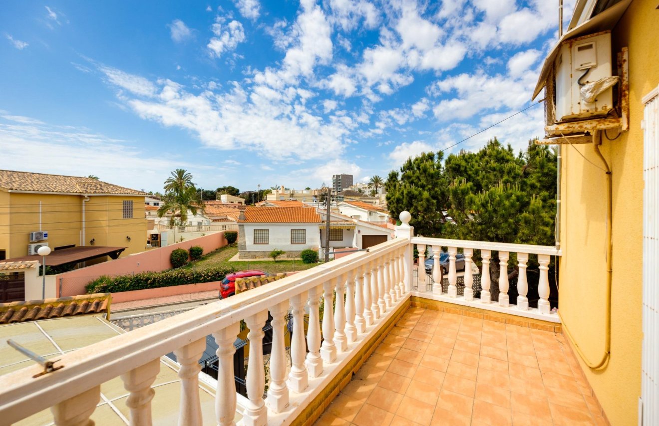 Reventa - Chalet - Torrevieja - Aguas Nuevas