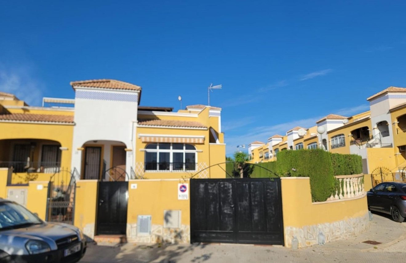Resale - Townhouse - Los Montesinos - Los Montesinos - Urb. La Herrada